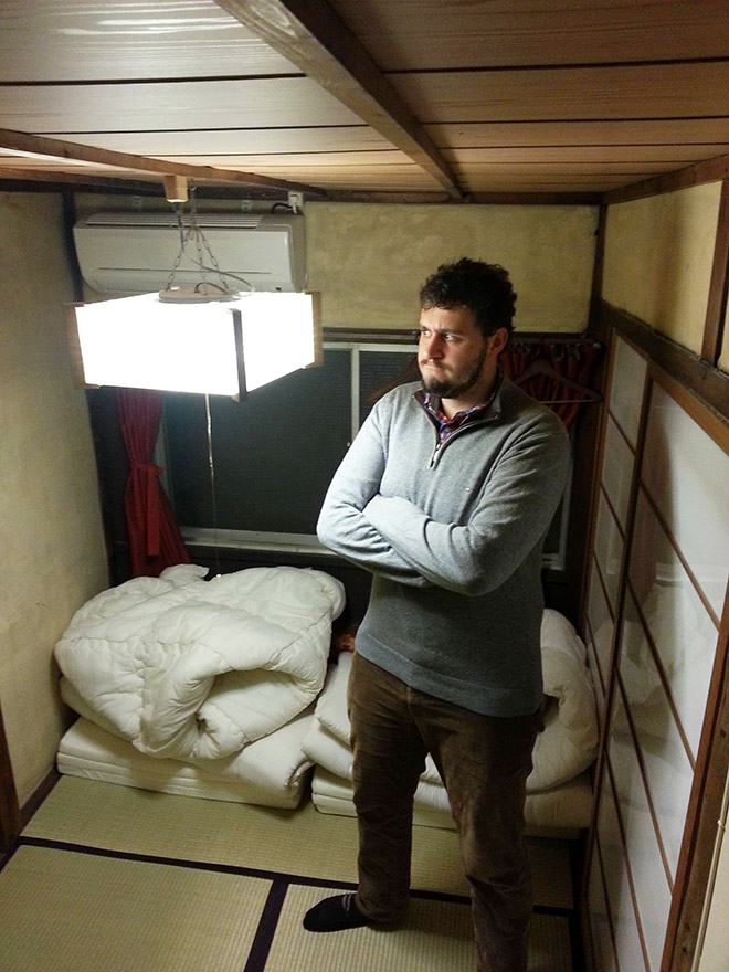 20 Times People Traveled To Japan And Realized They’re Too Tall For It