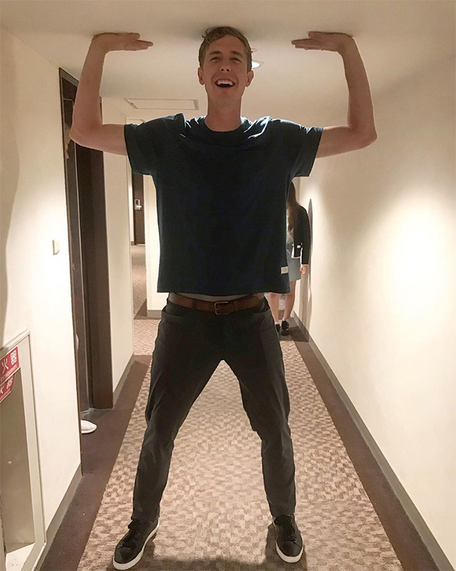 20 Times People Traveled To Japan And Realized They’re Too Tall For It