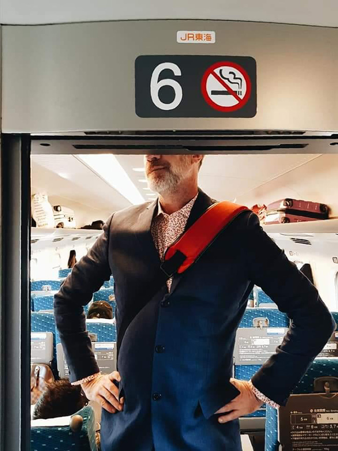 20 Times People Traveled To Japan And Realized They’re Too Tall For It