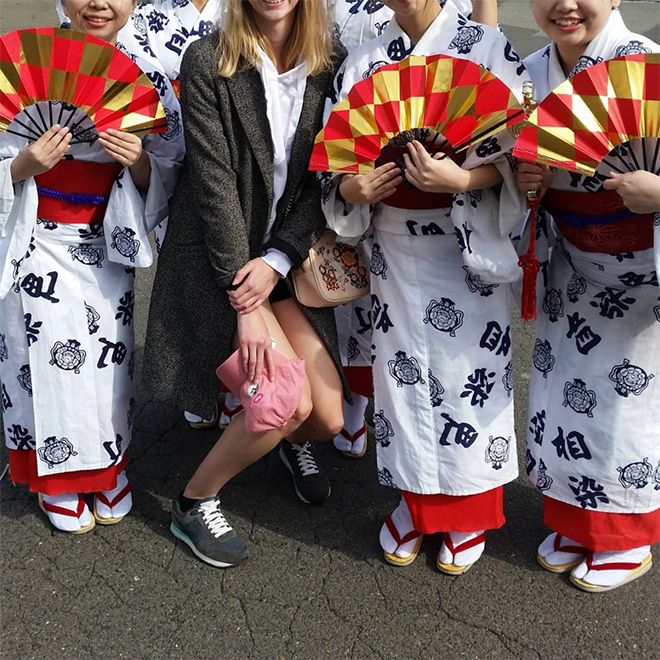 20 Times People Traveled To Japan And Realized They’re Too Tall For It