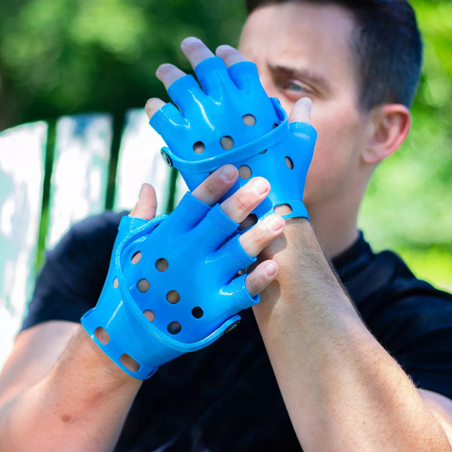 2020 Fashion Novelties: Crocs Gloves And Ramen Handbag