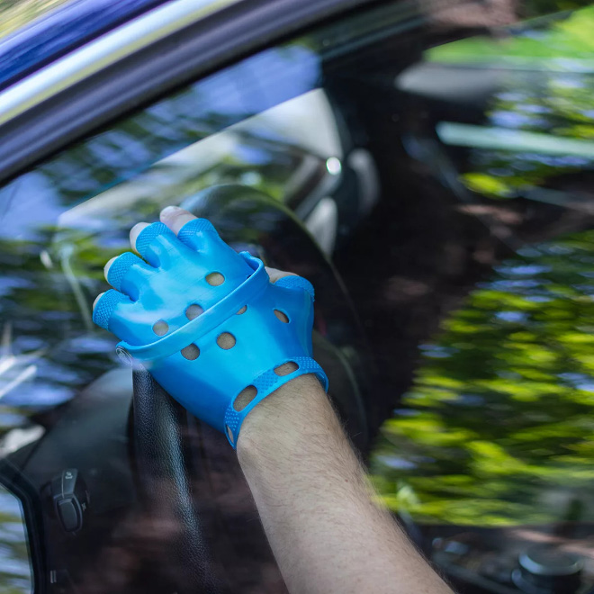 2020 Fashion Novelties: Crocs Gloves And Ramen Handbag