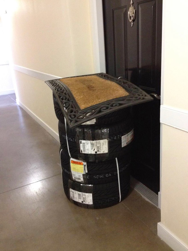Deliveries Surge During Quarantine, This Is How Delivery Guys “Hide” Packages