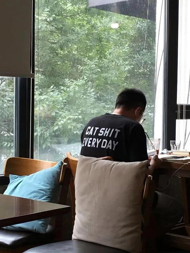 Foreigner Living In China Documents Their Funny Shirts