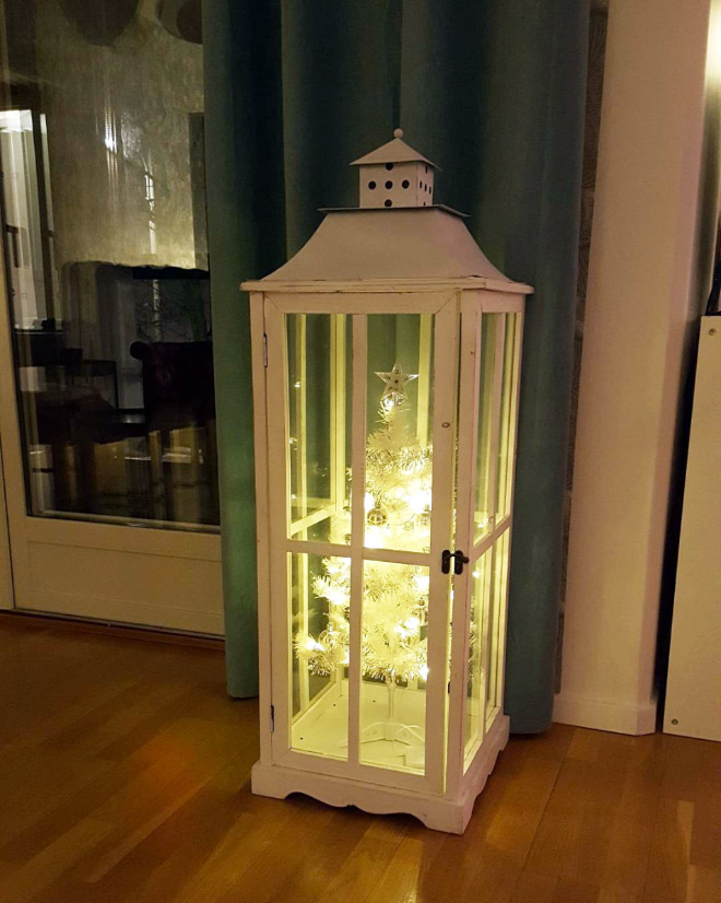 Genius People Who Found a Way To Protect Their Christmas Trees From Pets