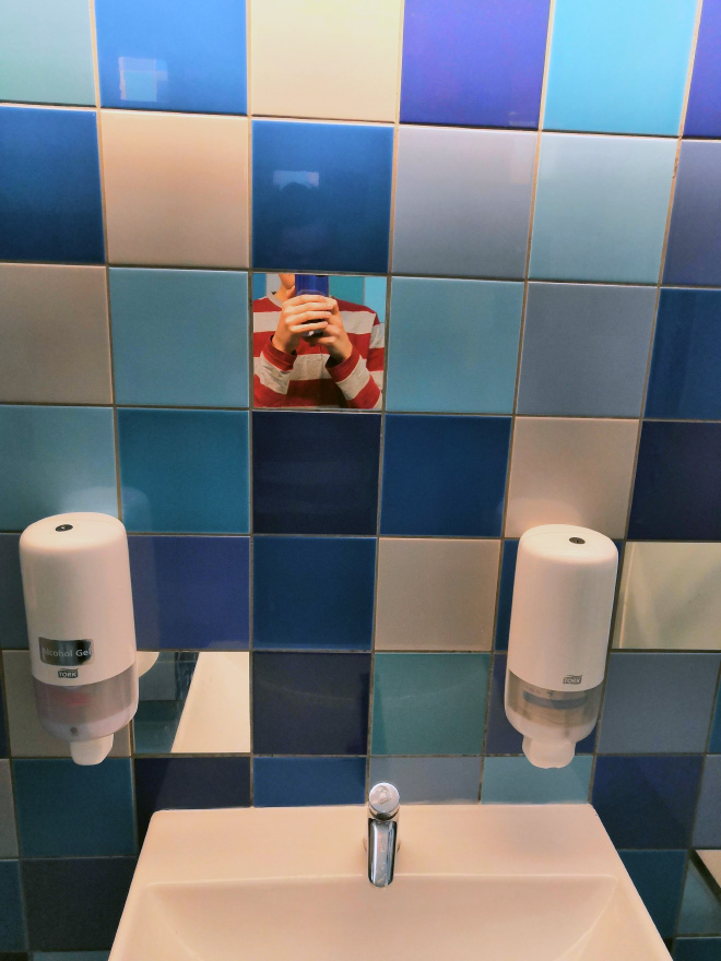 Hilarious Bathroom Mirror Design Fails