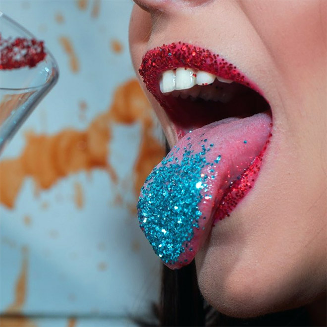 Instagram Users Are Licking Glitter For Attention