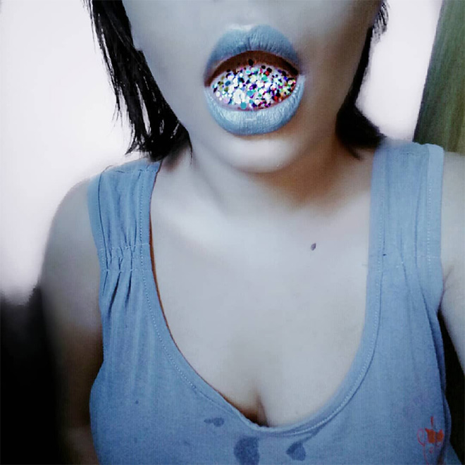 Instagram Users Are Licking Glitter For Attention