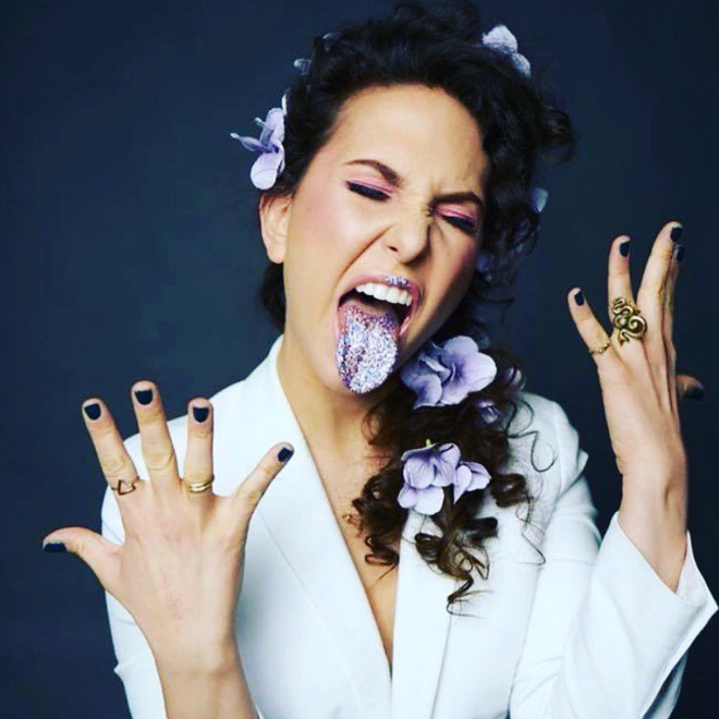 Instagram Users Are Licking Glitter For Attention