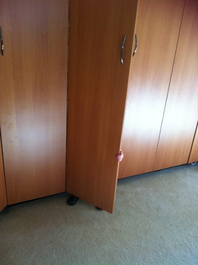 Kids Are Hilariously Terrible at Hide And Seek