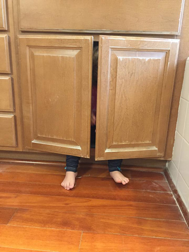 Kids Are Hilariously Terrible at Hide And Seek