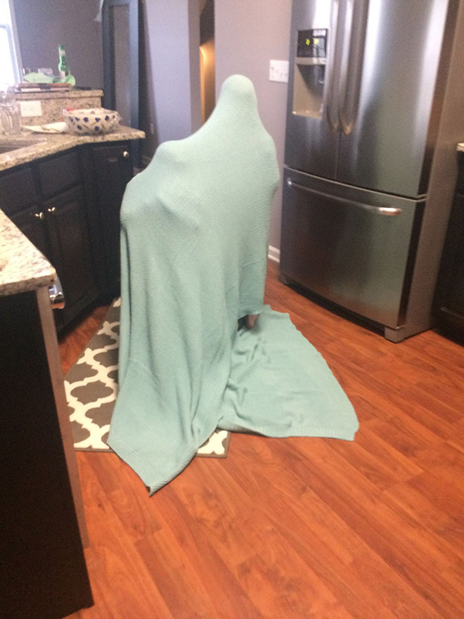 Kids Are Hilariously Terrible at Hide And Seek