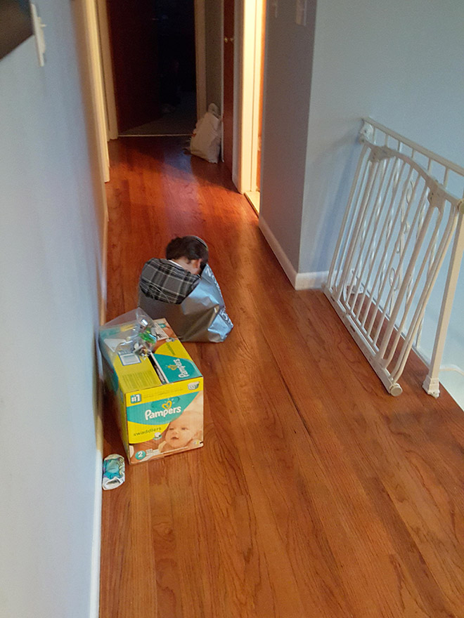 Kids Are Hilariously Terrible at Hide And Seek