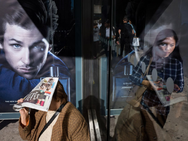 The Playful Street Photography of Pau Buscató