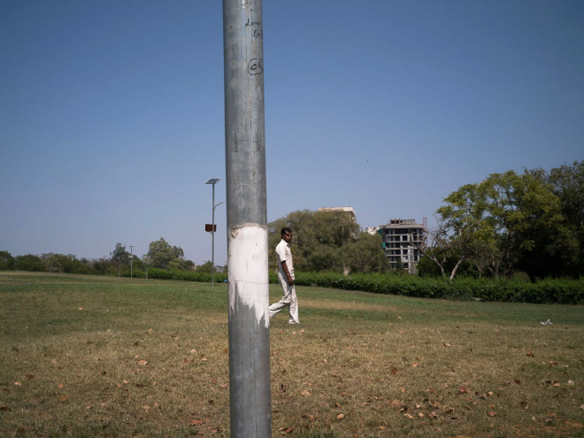 The Playful Street Photography of Pau Buscató