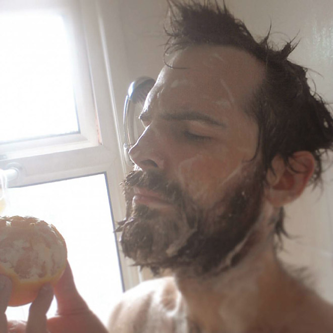 There’s an Online Community Made For People Who Enjoy Showering With Oranges