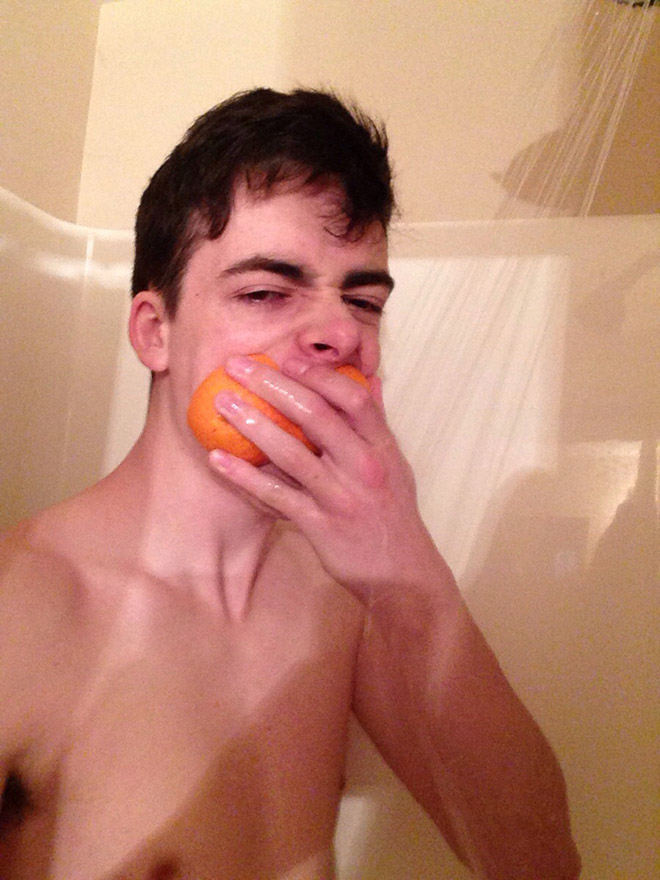 There’s an Online Community Made For People Who Enjoy Showering With Oranges