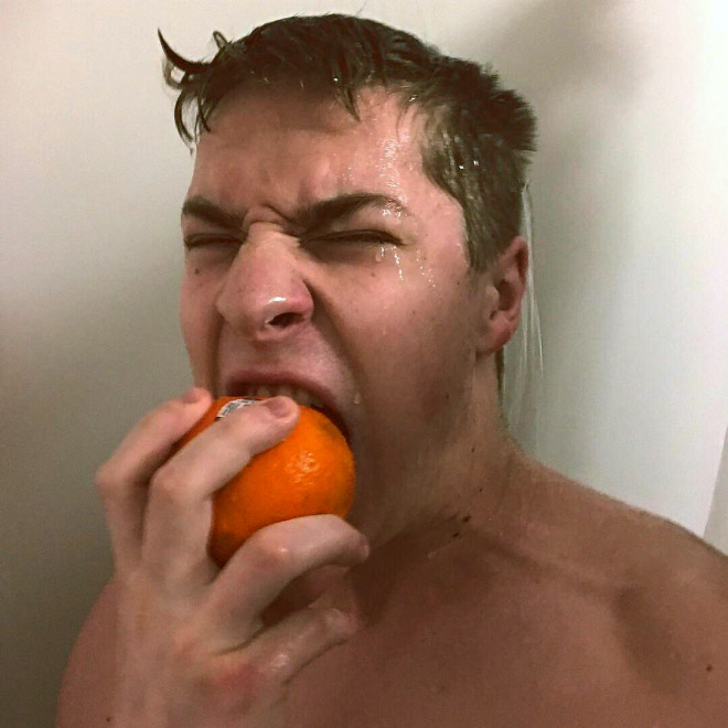 There’s an Online Community Made For People Who Enjoy Showering With Oranges