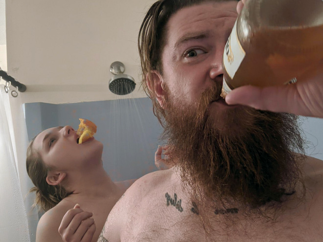 There’s an Online Community Made For People Who Enjoy Showering With Oranges