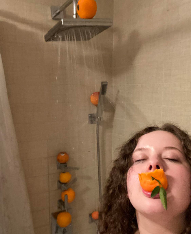 There’s an Online Community Made For People Who Enjoy Showering With Oranges
