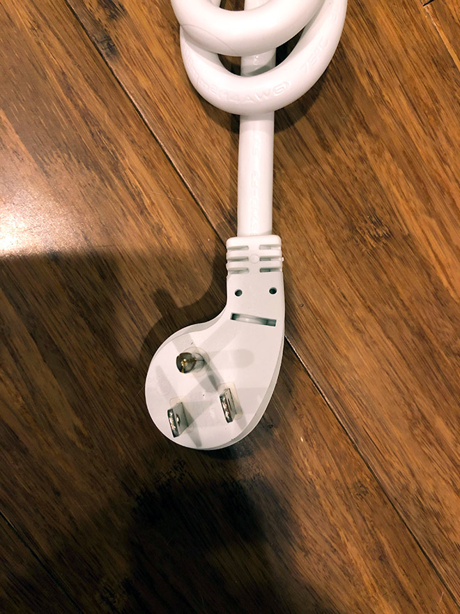 “Things With Faces” Facebook Group’s Members  Are Seeing Faces Literally Everywhere