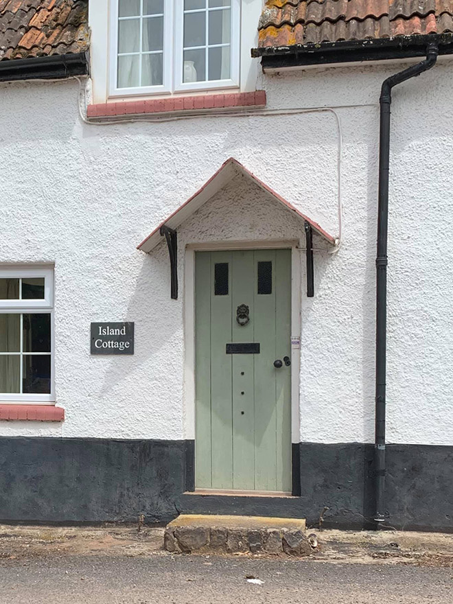“Things With Faces” Facebook Group’s Members  Are Seeing Faces Literally Everywhere