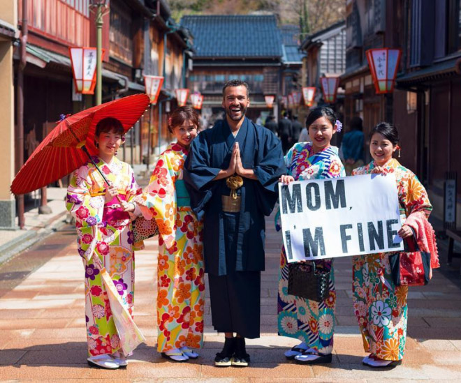World Traveler Finds Unique Way To Let Mom Know He’s Fine